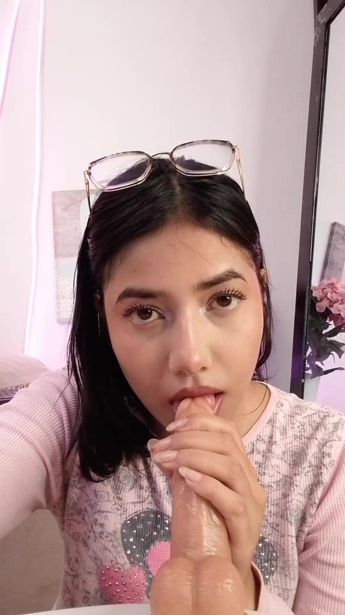 Yvettewill: Te Chupo El Pene Y Soy Una Latina a La...