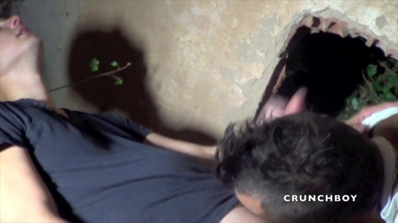 STRAIGHT BOY CURIOUS: Schwuler lutscht einen hetero im freien