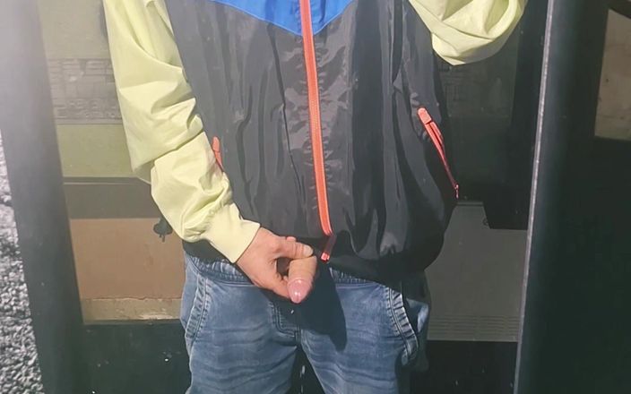 jerkofflover: 나는 거울에 큰 부하를 사정하고 있어