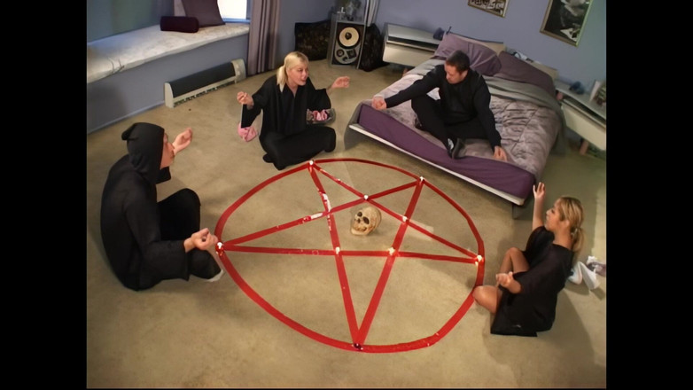 Blitzporn: Kat: Podivný rituál skončil pevným šukáním do zadku!