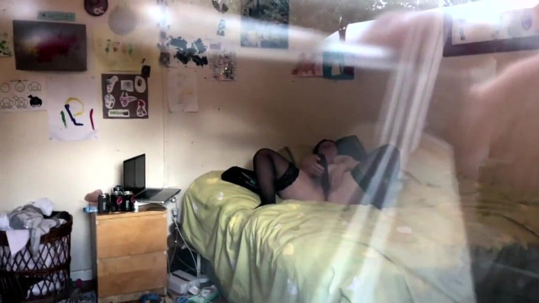 Frequentmasturbation: Glücklicher mieter erwischte bBW-mitbewohnerin beim dildo und fickte sie dann