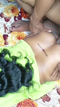 Pertama kali ngentot pantat bahenol adik tiri dan saudara tirinya, seks anal bahasa india