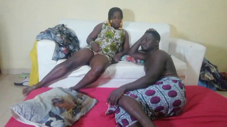 Pornsexlive: Sousedka mi ukázala své spodní prádlo, zatímco její manžel byl...