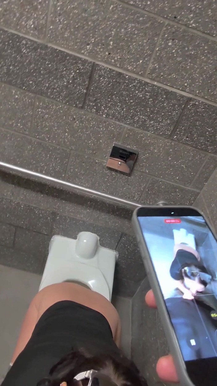 Mya Lane: Istri menyeluruh masuk ke toilet pom bensin untuk dientot