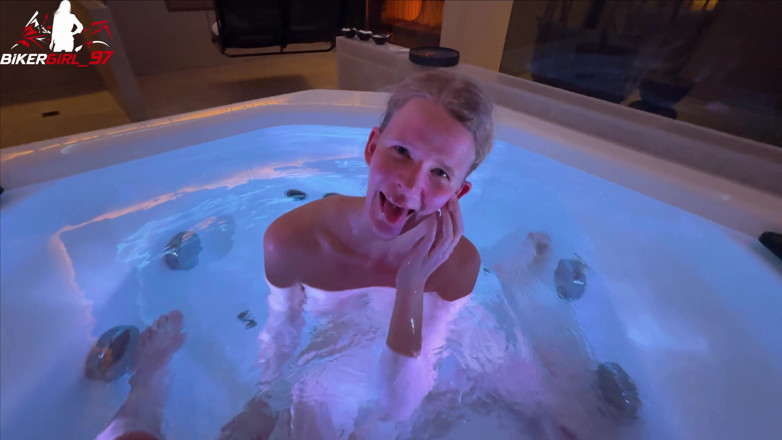 Bikergirl_97: Riskanter Geiler Blowjob Im Spa! Facial Voll in Meine Fresse