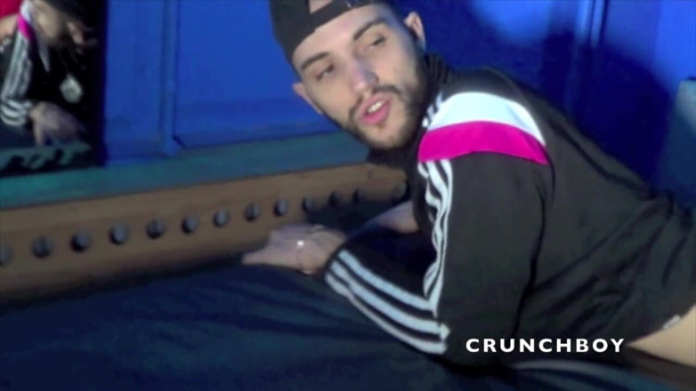 Sneaker gay: Sürtük spor ayakkabı ve koşuda itaat ediyor