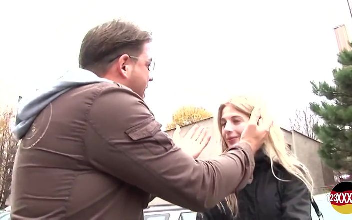 123XXX - Fucked Amateurs in Germany!: वह अजनबी को चोदती है