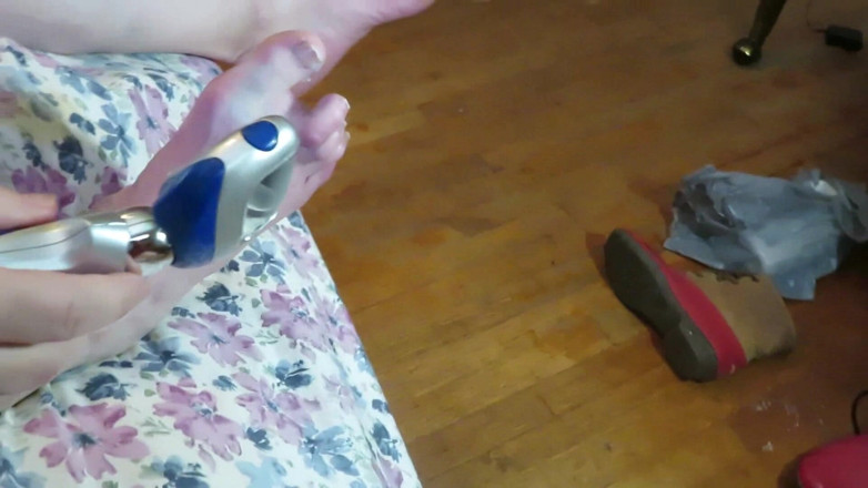 BBW nurse Vicki adventures with friends: Nurse Vicki grinds her toe nails down with her electric...