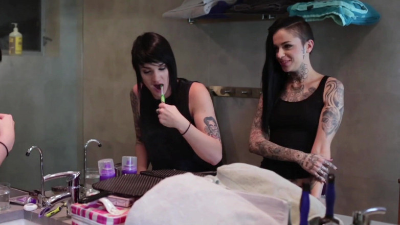 Radical Lesbian: 3some lesbians with tattoos