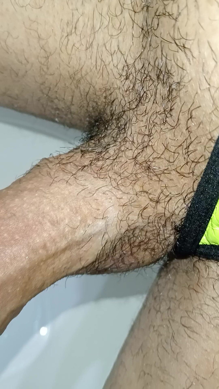 Rey rey: Великий волохатий член, мастурбує у громадській ванній кімнаті, мене ледь не спіймали, волохатий гей