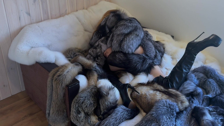 Ruda Cat: Zabawa i dokuczanie z dużą ilością futra! Masturbacja w futrze