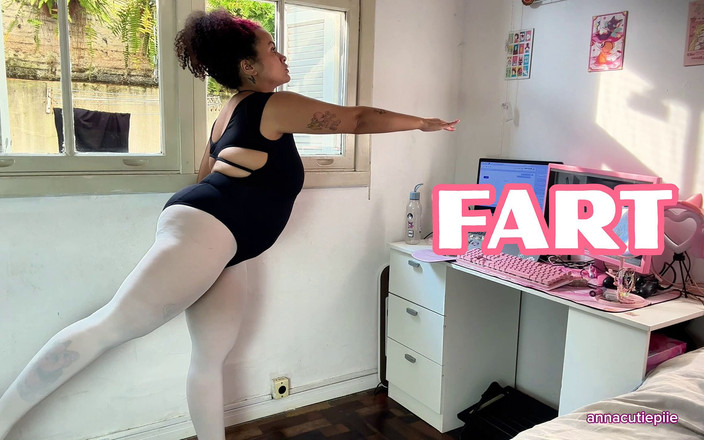 Cutiepiie Chubby: La ballerina paffuta scoreggia durante l'allenamento del balletto