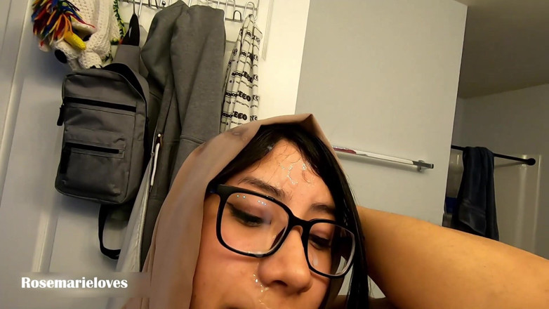RosemarieLoves: Descuidada mamada y enorme corrida en hijab facial