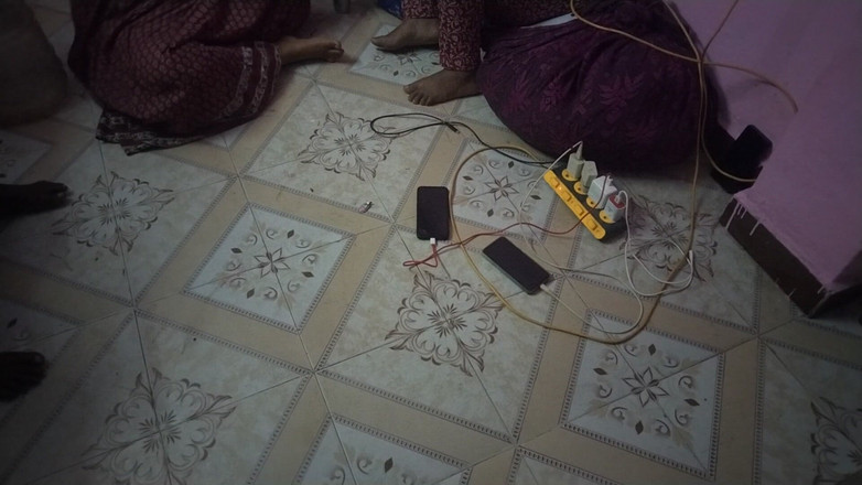 Tamil lesbian: Tamil desi dirty falando em casa