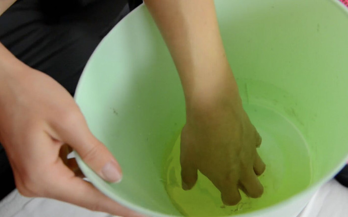 All about pee: Awek kurus super seksi atas kencing