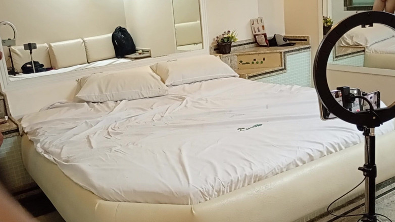 Jhonny Punp: 妻に生意気な俳優2人とセックスさせたところ、彼女はペニスでDPに突入してしまいました