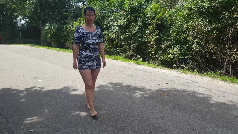 Yvette xtreme: Bosá dívka na ulici
