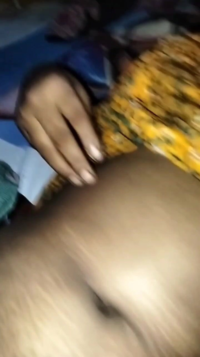 Kalabaro: India bengalí masturbándose