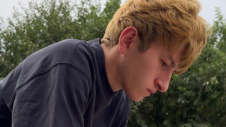 Max Gen: Nech mě můj přítel ošukat, vykouřit mu jeho velkého ptáka...