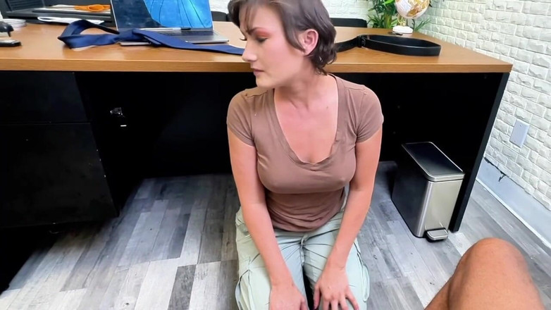 HARRYLONG007: La PAWG Sexy Magra Mi Aiuta a Venire Con La...