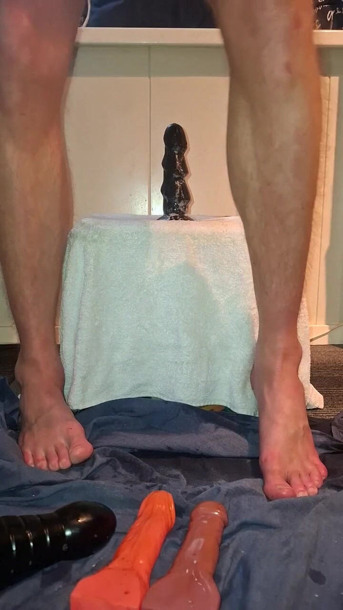 NoFace Twink X: POV solo twink - liebt es, seinen arsch mit einem dildo...