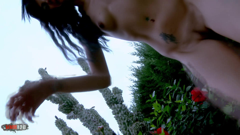 MMM100 Solo: Jessica Blue पोर्नस्टार छोटी काले बाल वाली jessica Blue कपड़े उतार रही है