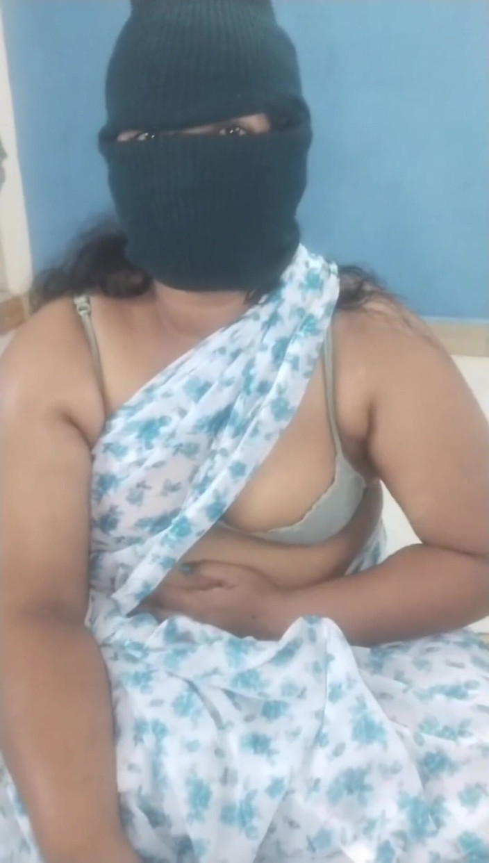Tamil lesbian: 热辣的谈话性爱