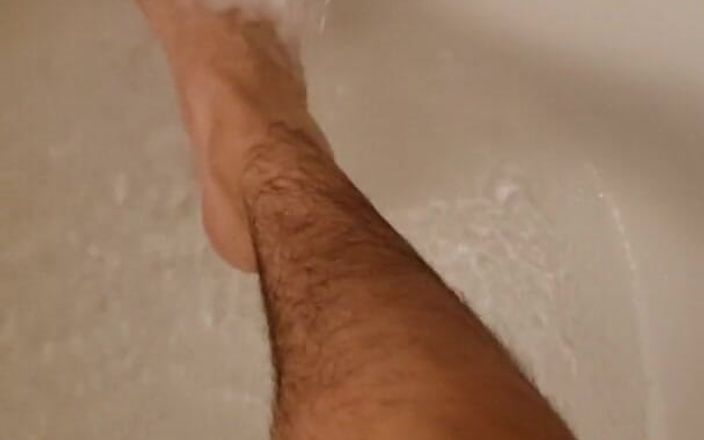 Z twink: Picioarele se clătesc cu apă fierbinte în timpul iernii