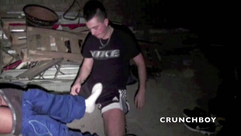 Sneaker gay: Плохого паренька трахнул с доминированием в кроссовках еще один скаловидный парень