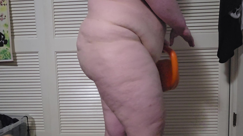 Virgie Blanca: SSBBW se svléká při dřepy