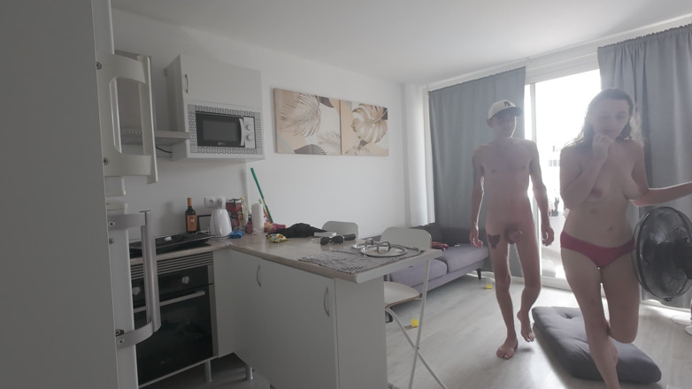 SkinnyWithAHugeDick: 내 입에 사정하기 위해 집을 정리하는 방법