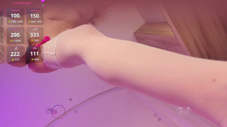 Mia_Milana: Ga liggen! Ik ga op je gezicht zitten.