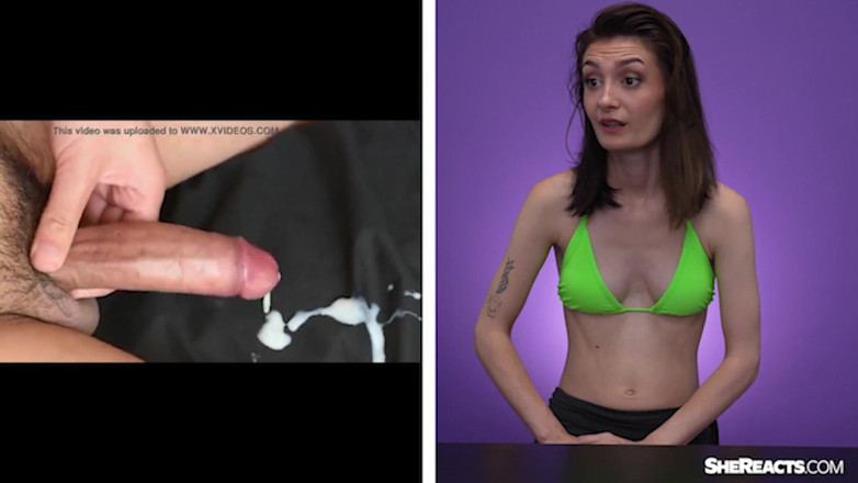 SheReacts: Příliš malý? Reakce na malého ptáka Redux