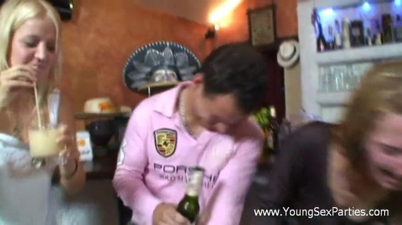 Young Sex Parties: Juice Turns Bar Party Into an Orgy