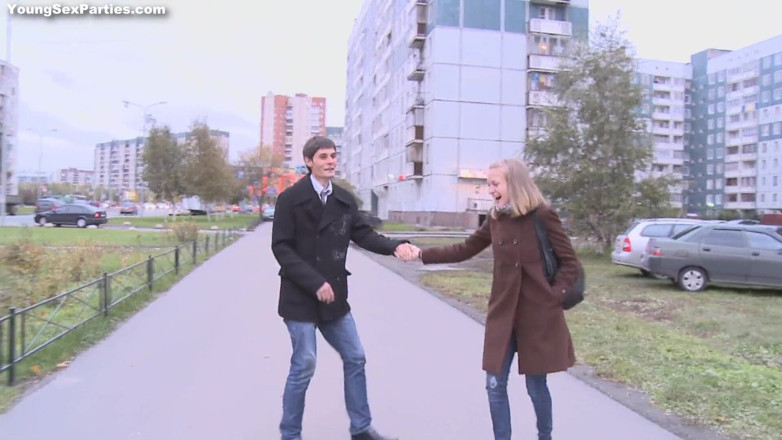 Young Sex Parties: Seks swingersów rozgrzewa kutasy i cipki nastolatków
