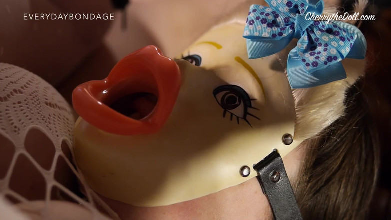 Cherry The Doll: Entraînement de poupée