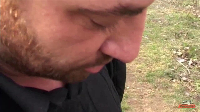 Vere Casalinghe Italia.: Old BBW chick sucks his cock outdoor in close up