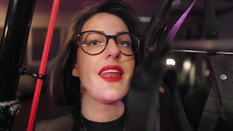 Countess diamond: 皮革绑带笼 - 完全失重的监禁