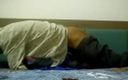 Mevidsx: Игра с подушкой в спальне с одеждой