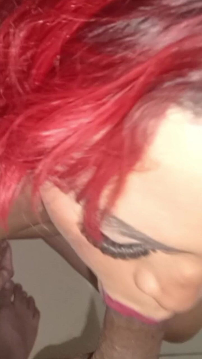 Ladyboy69: POV kouření od krásné 20leté trans ženy