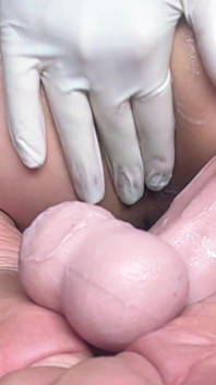 Latihan pepek rakaman dekat femboy dengan dildo dengan kentut dan ternganga