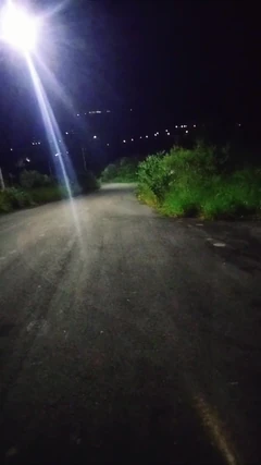 मैंने गली में नग्न होकर और खुद को दिखाकर जोखिम उठाया और मैं लगभग पकड़ी गई।