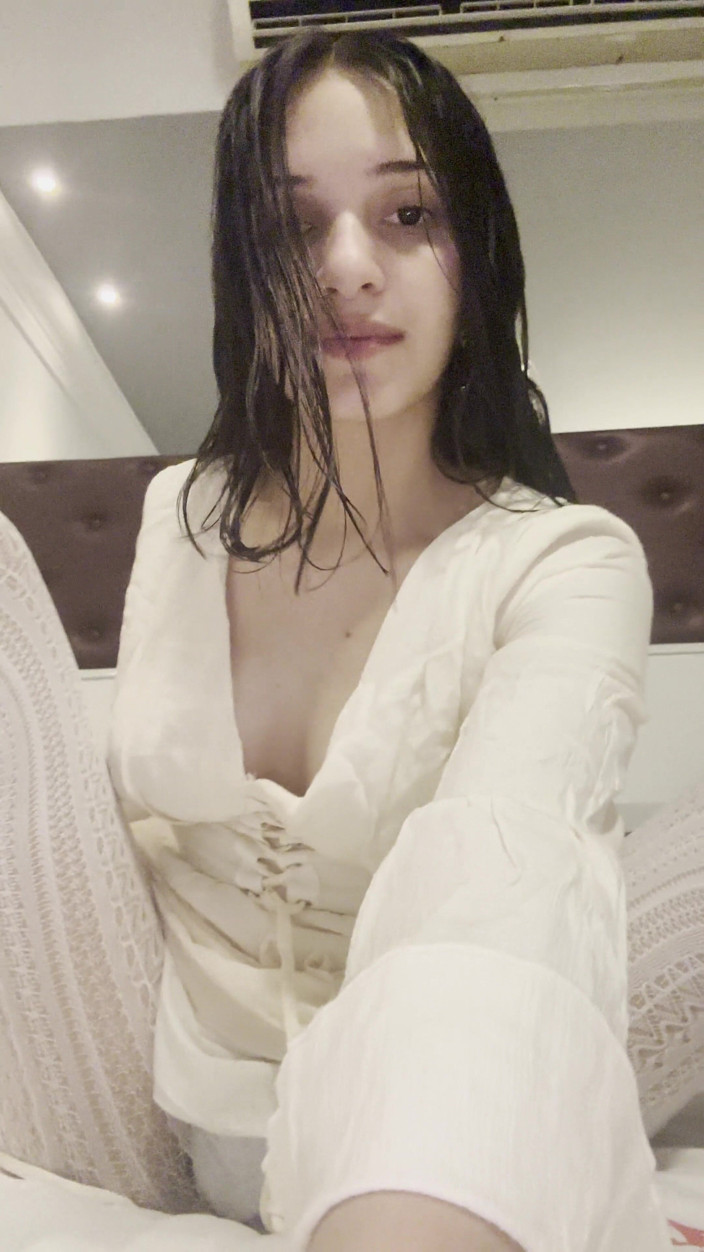 Alice Lima: Opening Pussy with Thick Cucumber