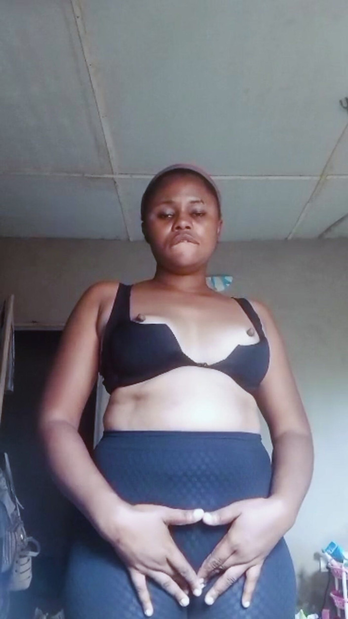 Lovelee: Nigerian Village Girl Getting Squirt on the Live Video