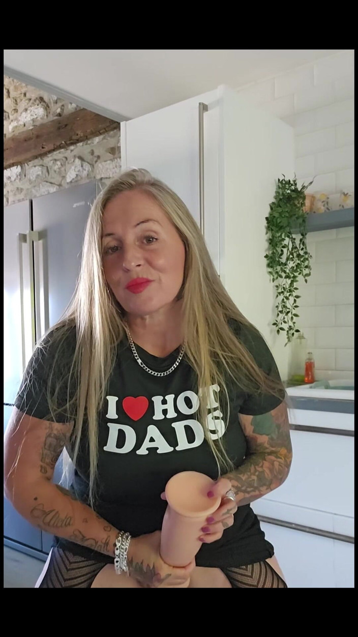 Kitty James: Fisting Toy Piss Drink