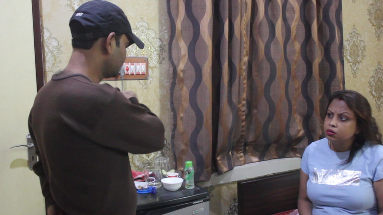 Indian porno creator: Индийскую милфу-жену трахнул в задницу и осемеменил друг мужа