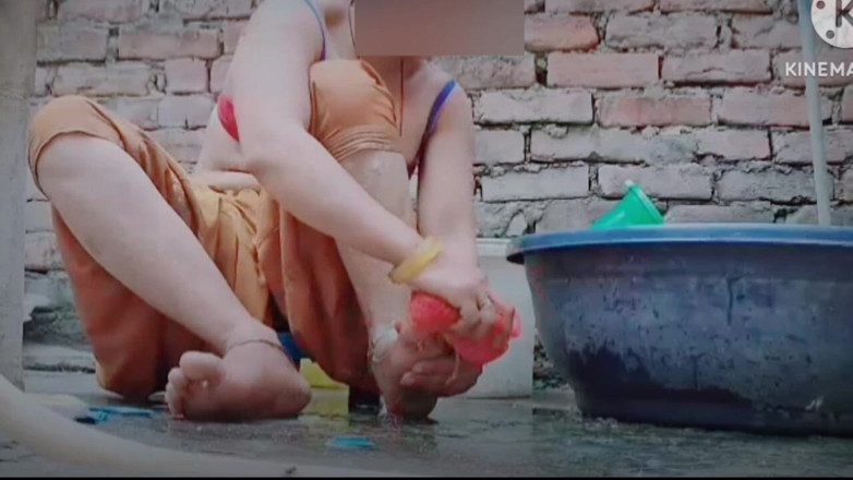 TricolorMusic3: Roztomilá soft hot sexy video vesnická sexy holka se koupe