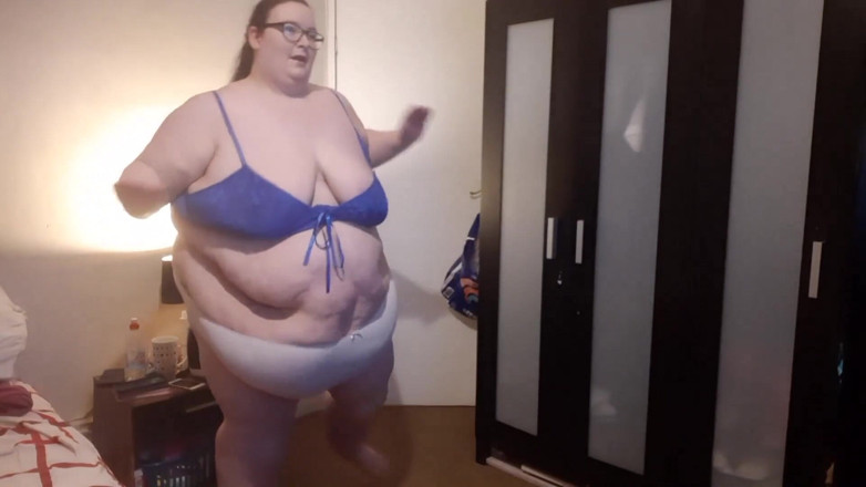 SSBBWLadyBrads: SSBBW does exercise routine