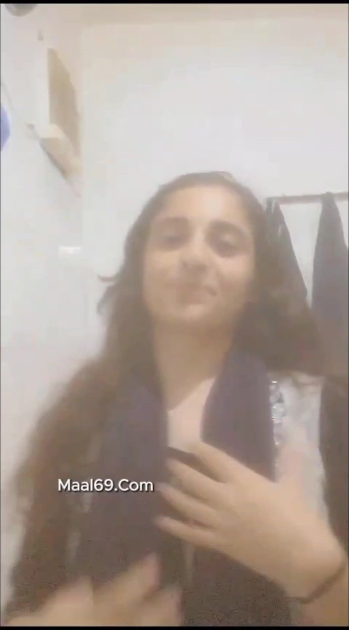MehwishAly: 我的 czn 在浴室里玩视频通话