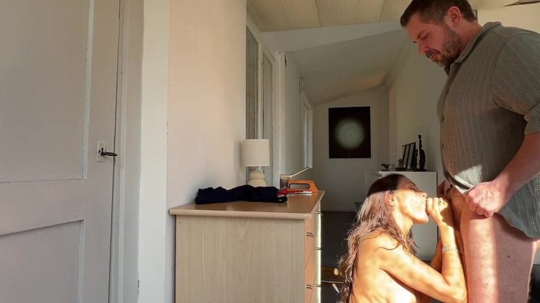 LoveAndRopes: Gorąca milf zostaje oszukana przez swoją rączkę i kończy się...